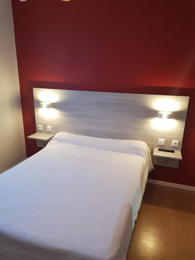 Hotel Restaurant Le Bourgneuf Morlaas エクステリア 写真