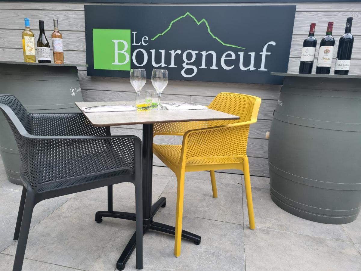 Hotel Restaurant Le Bourgneuf Morlaas エクステリア 写真