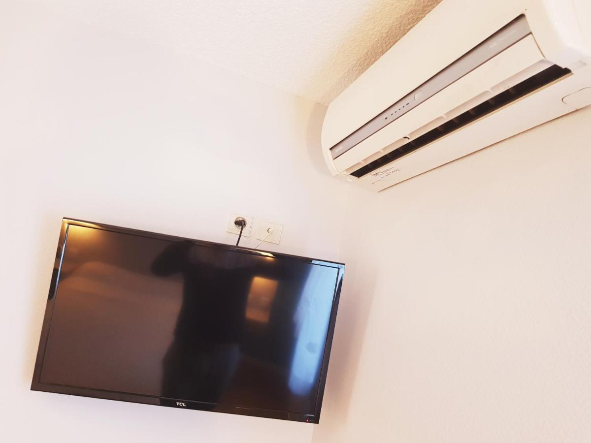 Hotel Restaurant Le Bourgneuf Morlaas エクステリア 写真