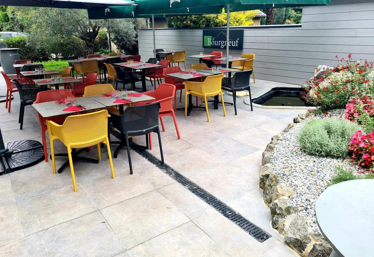 Hotel Restaurant Le Bourgneuf Morlaas エクステリア 写真