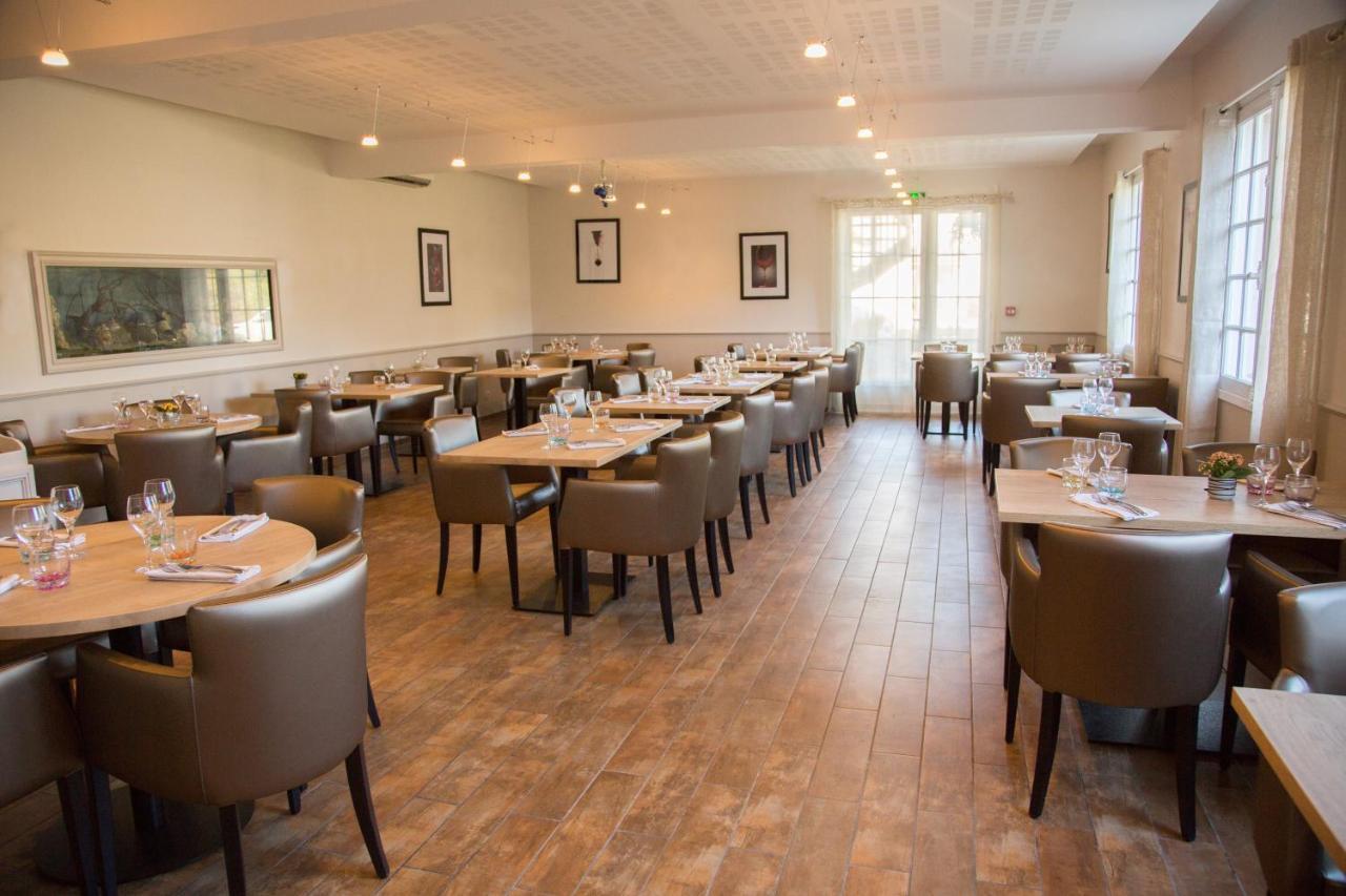 Hotel Restaurant Le Bourgneuf Morlaas エクステリア 写真
