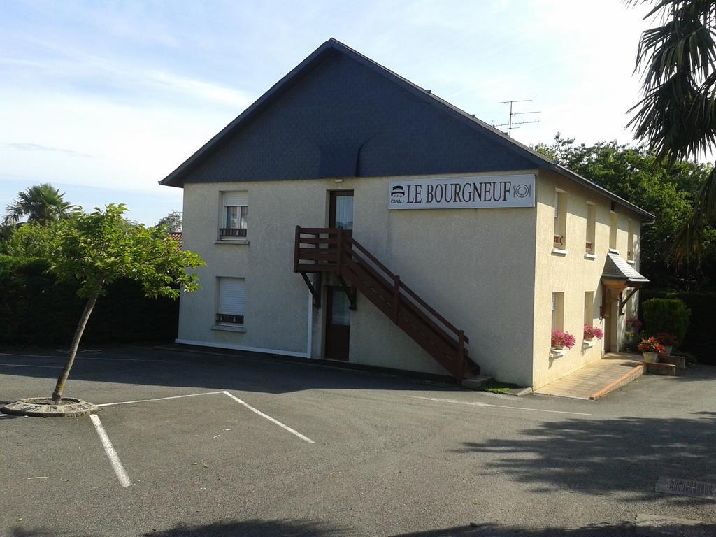 Hotel Restaurant Le Bourgneuf Morlaas エクステリア 写真